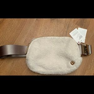 NWT Lululemon Fleece  Everywhere Belt Bag, Ivory